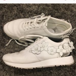 Michael Kors white sneackers. Size 9,5